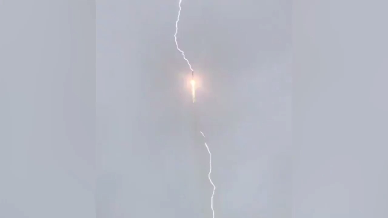 Semana no espaço #3: relâmpago atinge foguete Soyuz durante o lançamento