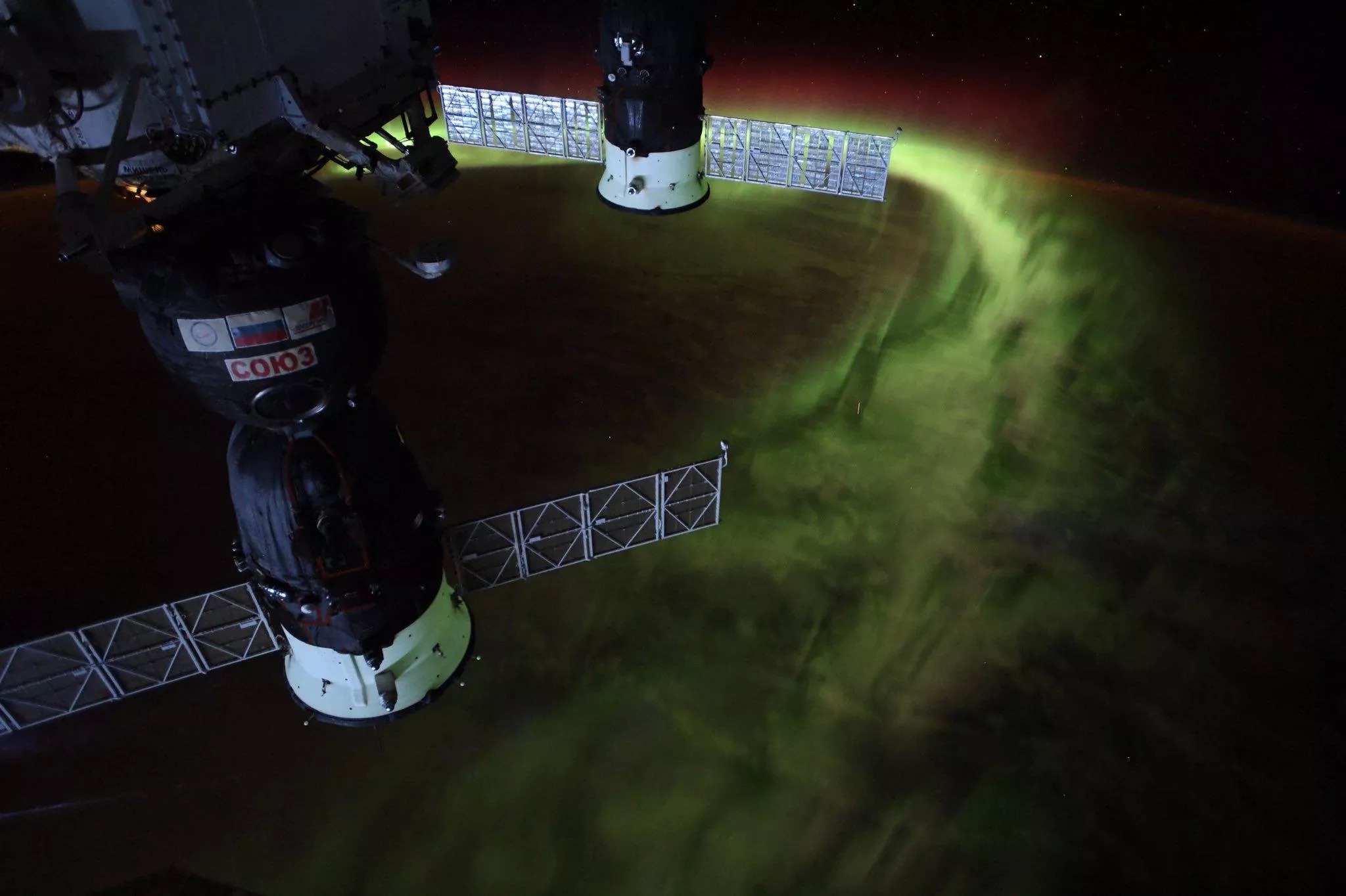 Foto incrível registra aurora vista da Estação Espacial Internacional
