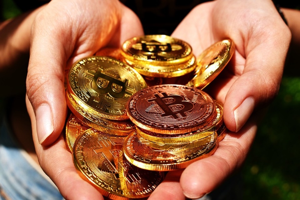 Bandidos que usavam bitcoin para lavagem de dinheiro são presos na Espanha