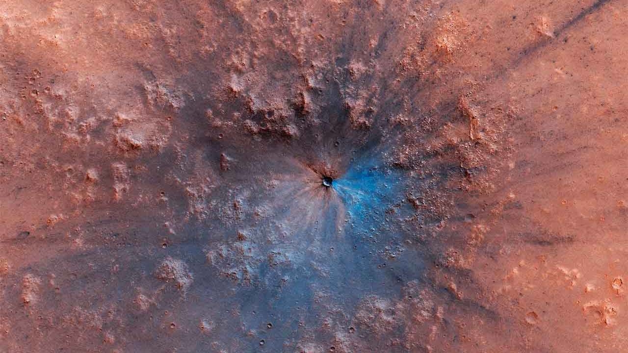 Marte: sonda faz foto incrível de cratera aberta recentemente