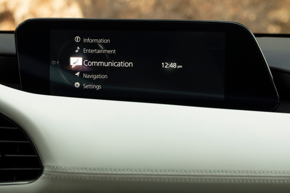 Mazda atualiza display touch para melhorar segurança dos veículos