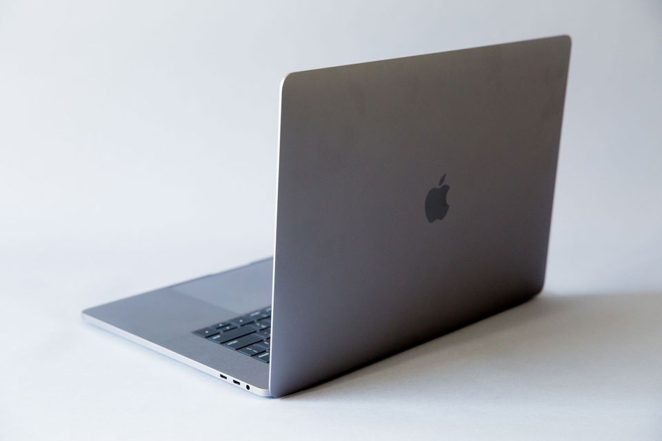Apple deve lançar MacBook Pro de 16 polegadas em setembro deste ano