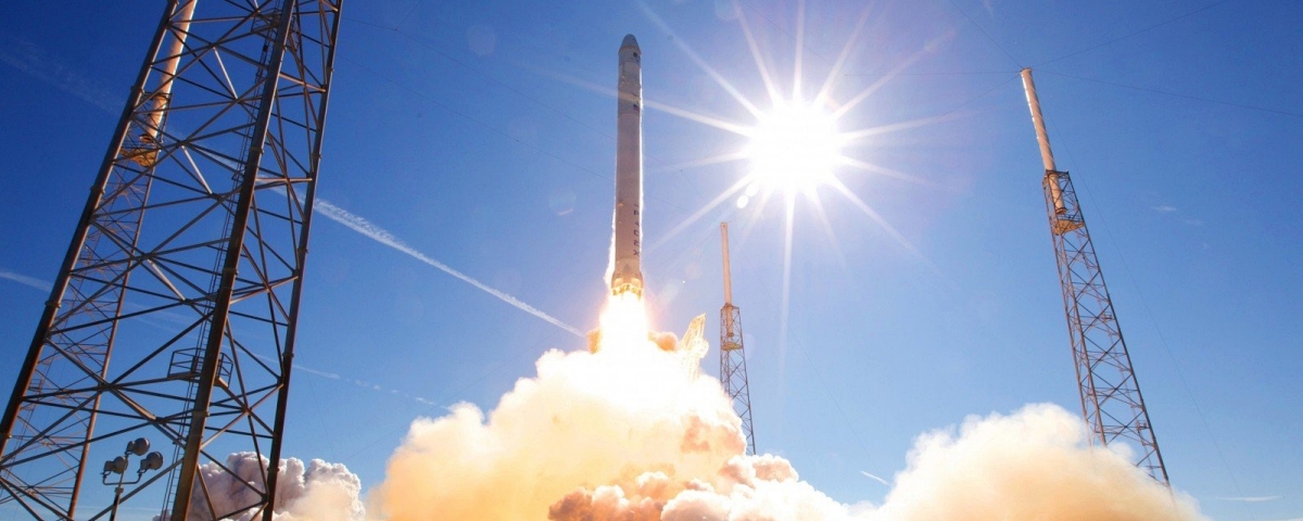 Imagem de: Foguete da SpaceX pega fogo em teste; assista ao vÃdeo