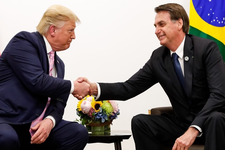 Trump pede e Bolsonaro deve tentar mudar lei de TV paga no Brasil