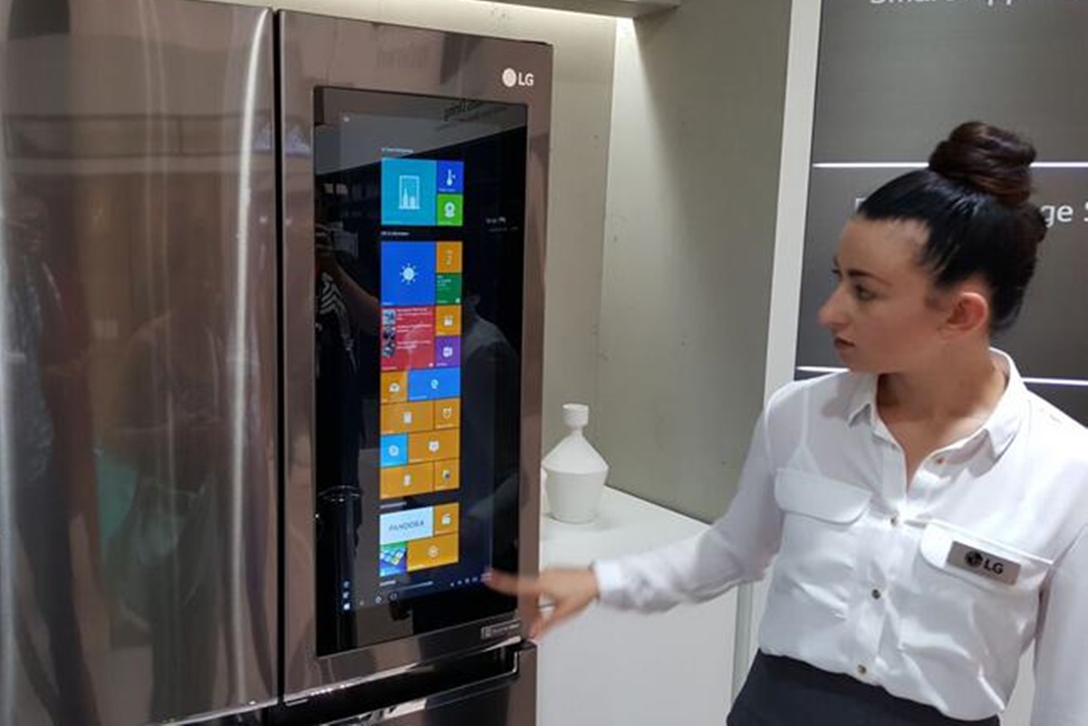 Com celular confiscado, garota usa geladeira para postar no Twitter