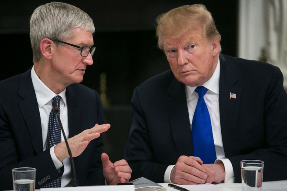 Tim Cook disse a Trump que suas tarifas estão favorecendo a Samsung nos EUA