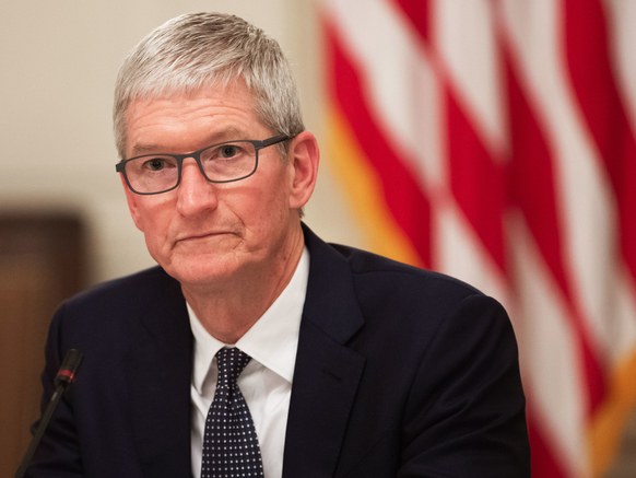Tim Cook durante encontro com Trump, em março (Fonte: Wired/Reprodução)
