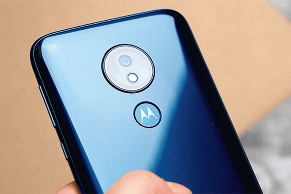 Celular Moto G7 Power explode no bolso da calça de adolescente em Curitiba