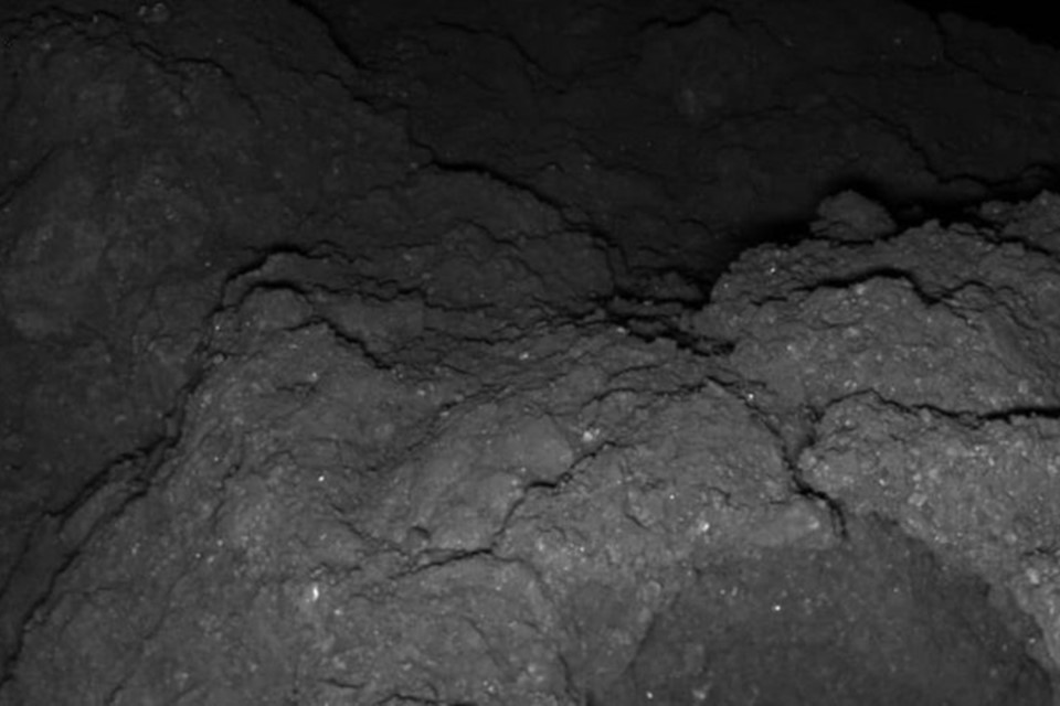 Robô pousa no asteroide Ryogu e capta imagens surpreendentes