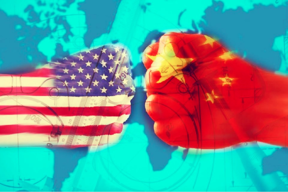 Imagem de: Trump aumenta tarifa de produtos da Apple para 15% a partir de dezembro