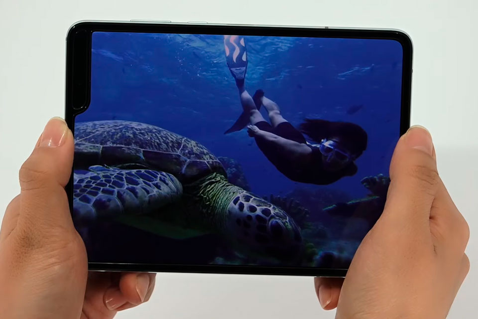 Agora vai? Samsung Galaxy Fold ganha data de lançamento e vídeo de hands-on
