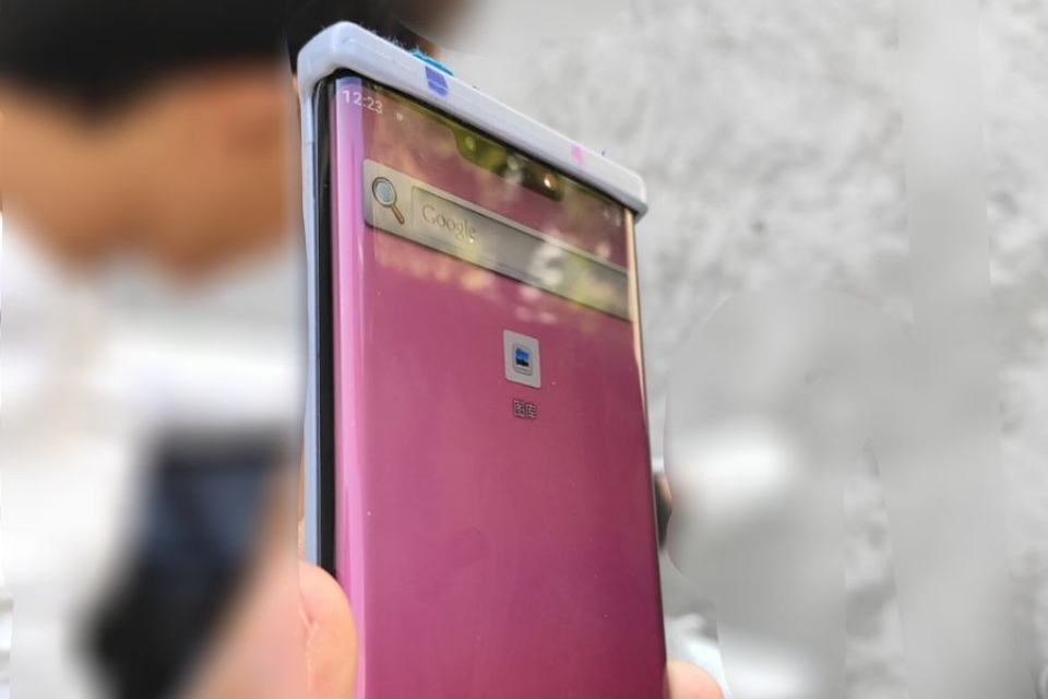 Imagem de: Huawei Mate 30 Pro aparece em foto rodando Android puro