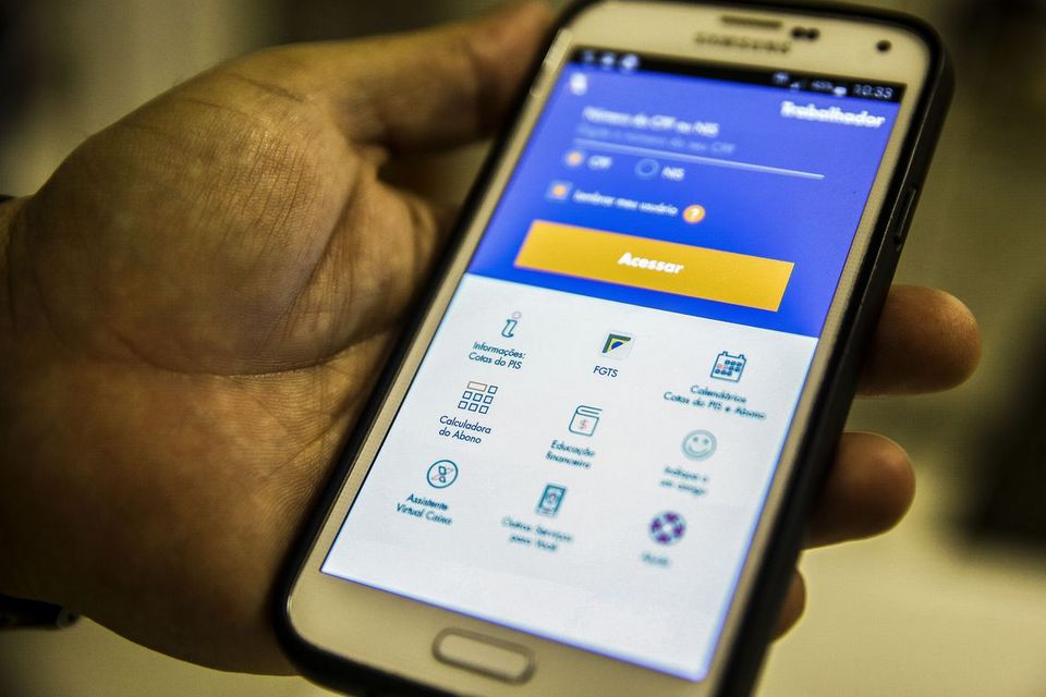 Apps de FGTS e Caixa desbancam WhatsApp como os mais baixados no Brasil