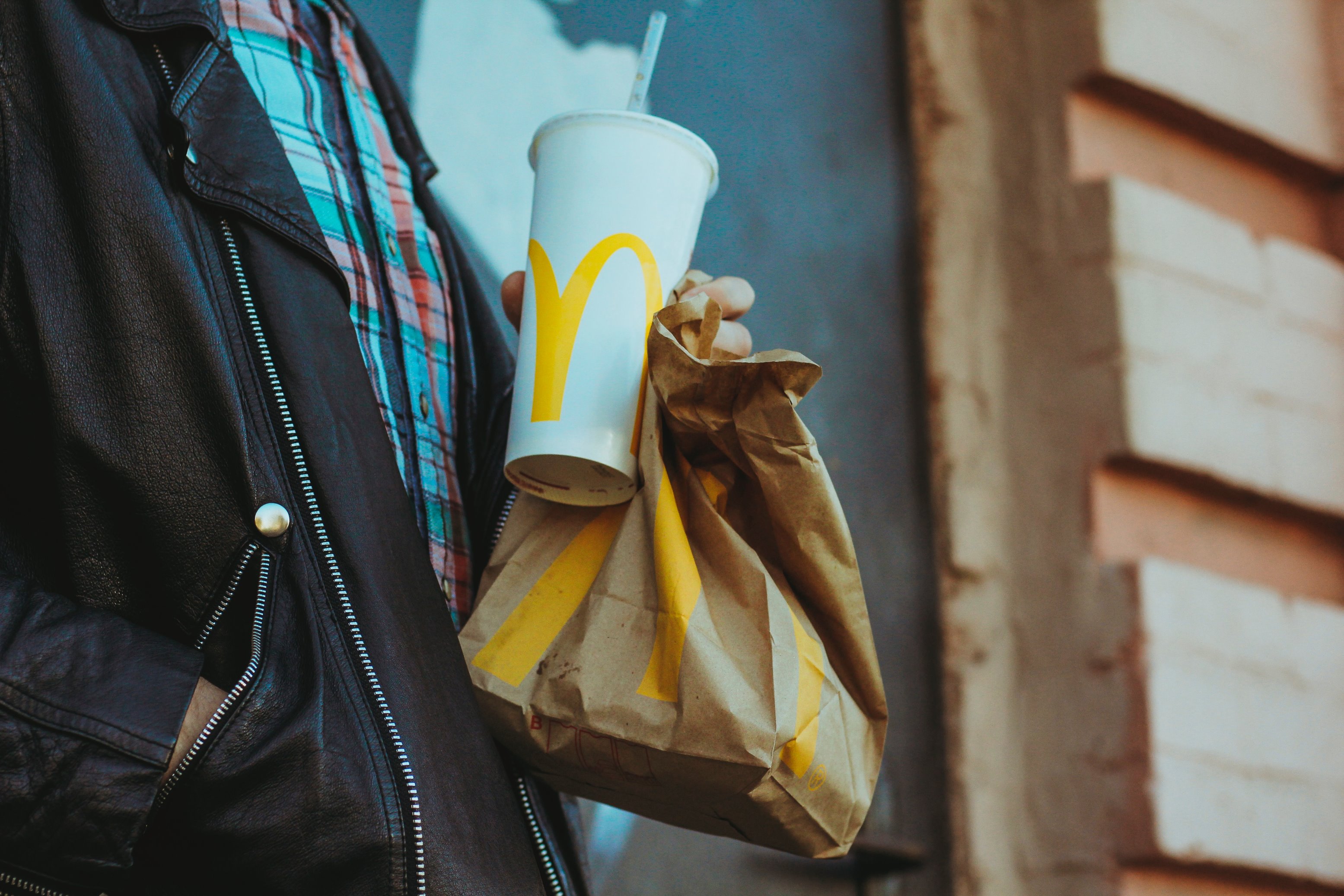 Sem plástico: McDonald's testa restaurante sustentável em Berlim