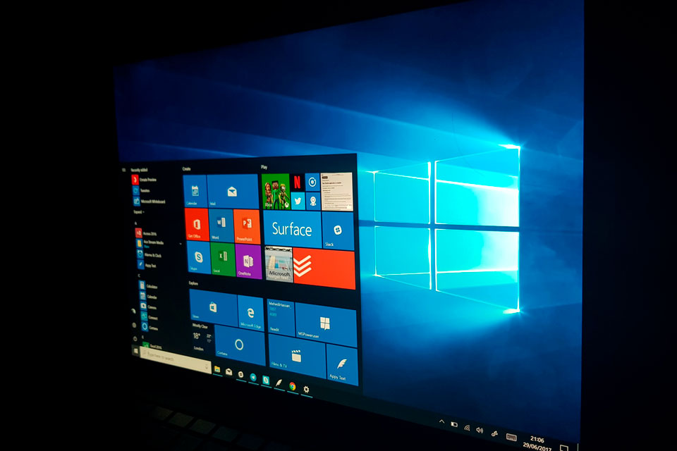 Por que o Windows 10 tem tantos bugs? Ex-funcionário da Microsoft explica