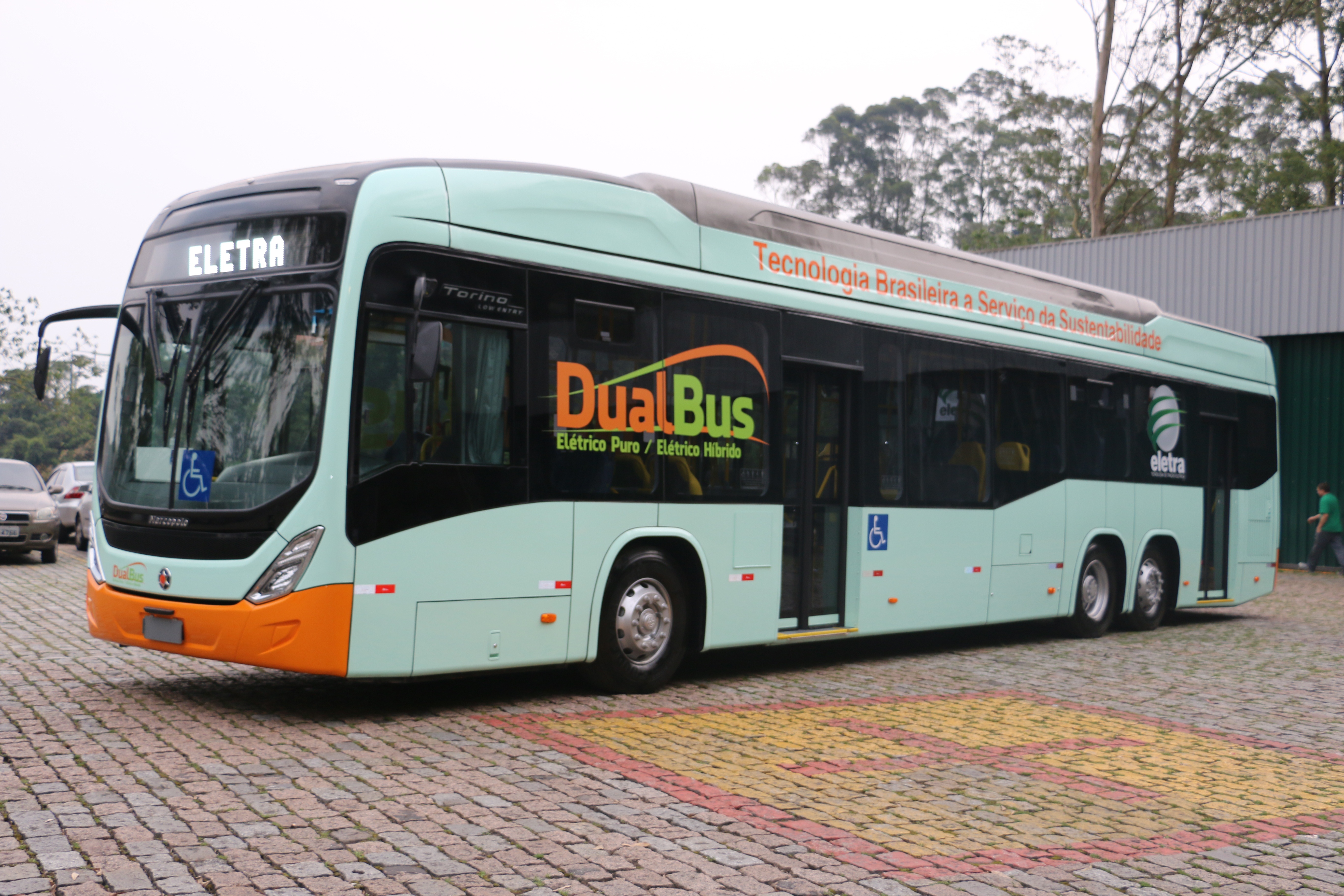 Empresa apresenta ônibus elétrico com tecnologia 100% nacional