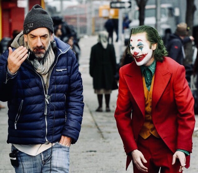 Todd Phillips e Joaquin Phoenix durante as gravações de Coringa (Fonte: IMDb/Reprodução)