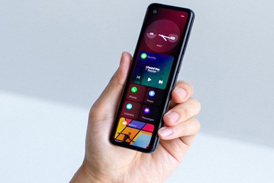 Imagem de: Essential trabalha em novo celular que parece um controle-remoto
