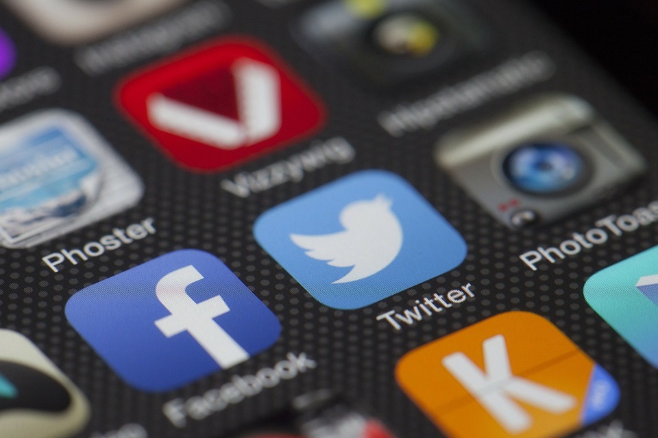 Twitter lança guia de alfabetização midiática e boas práticas