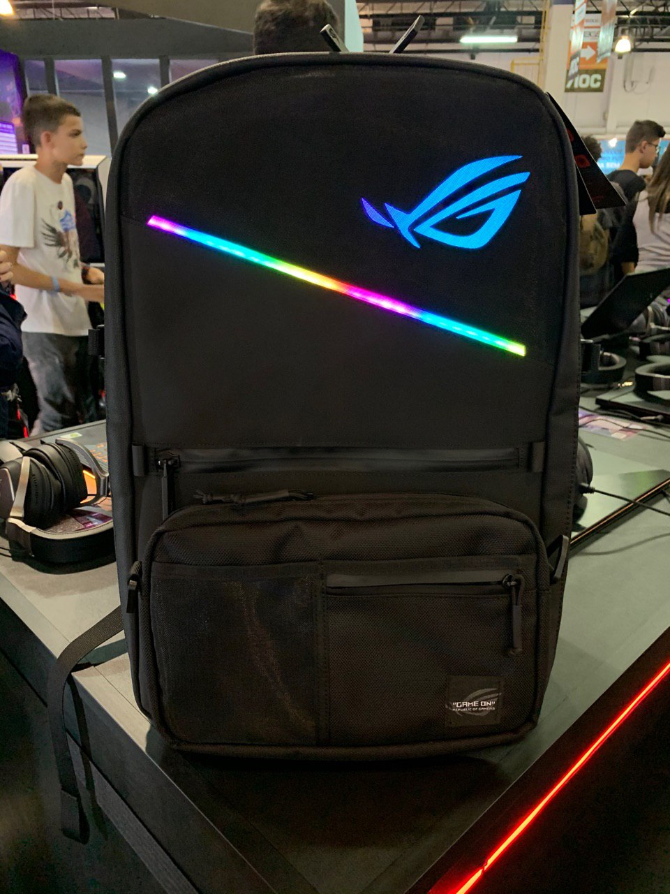 Republic of Gamers da ASUS revela Ranger, uma mochila gamer com RGB