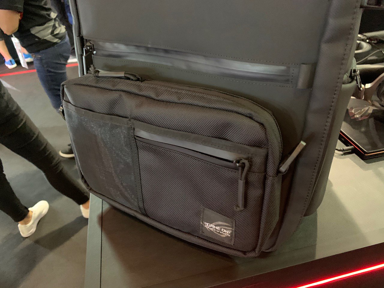 Republic of Gamers da ASUS revela Ranger, uma mochila gamer com RGB