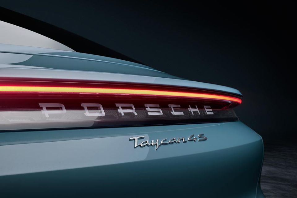 Porsche lança versão mais barata do esportivo elétrico Taycan