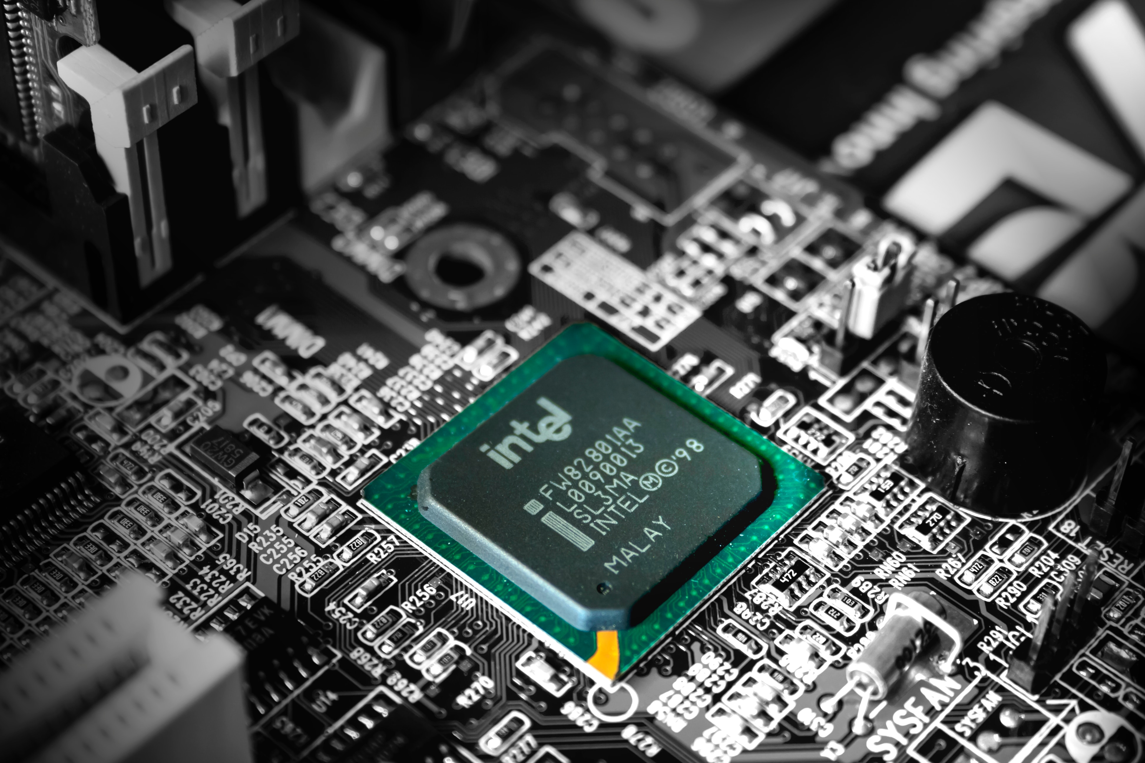Intel: rumores sugerem estratégia de US$ 3 bilhões contra AMD
