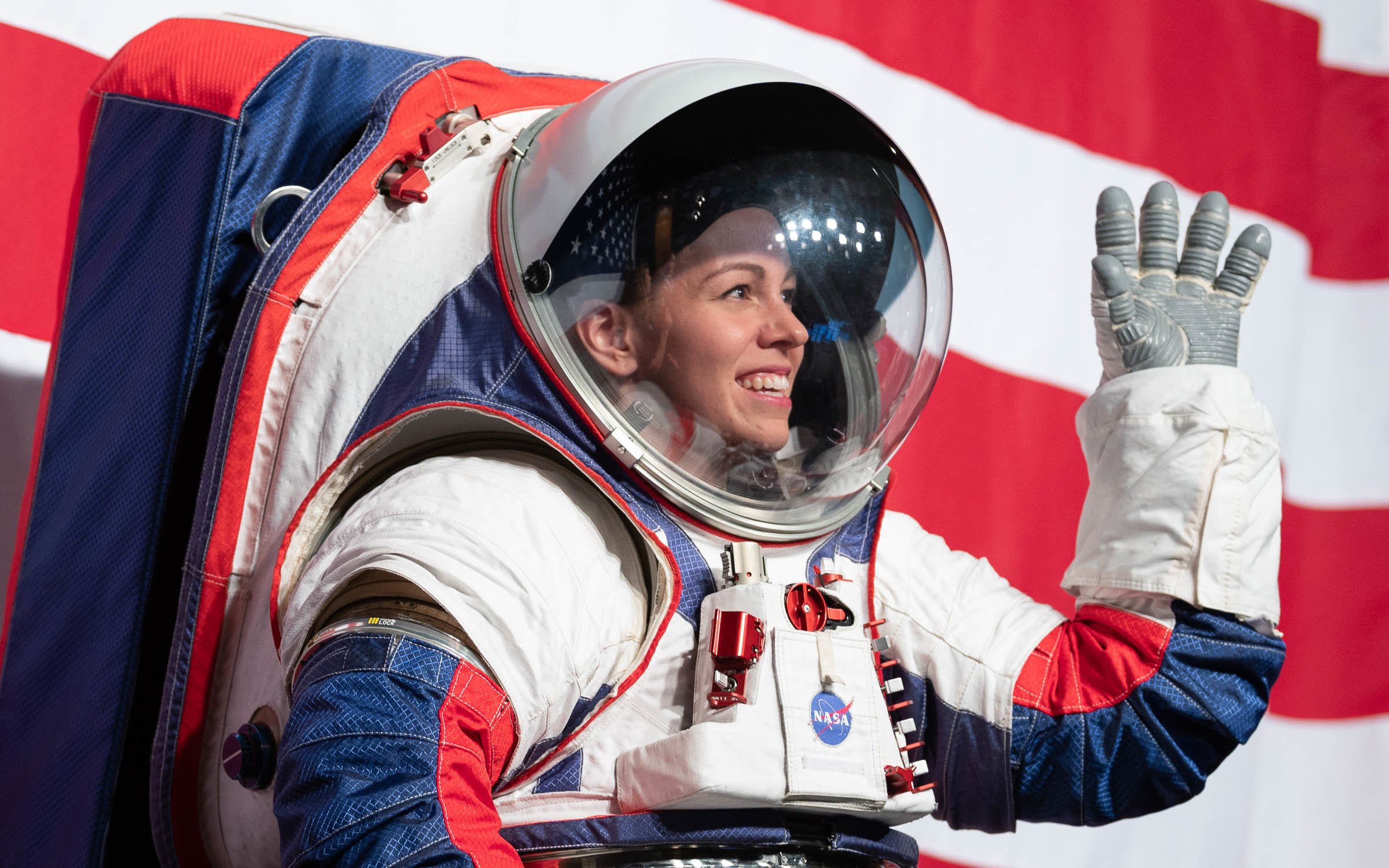 NASA mostra o novo traje espacial da primeira mulher na Lua