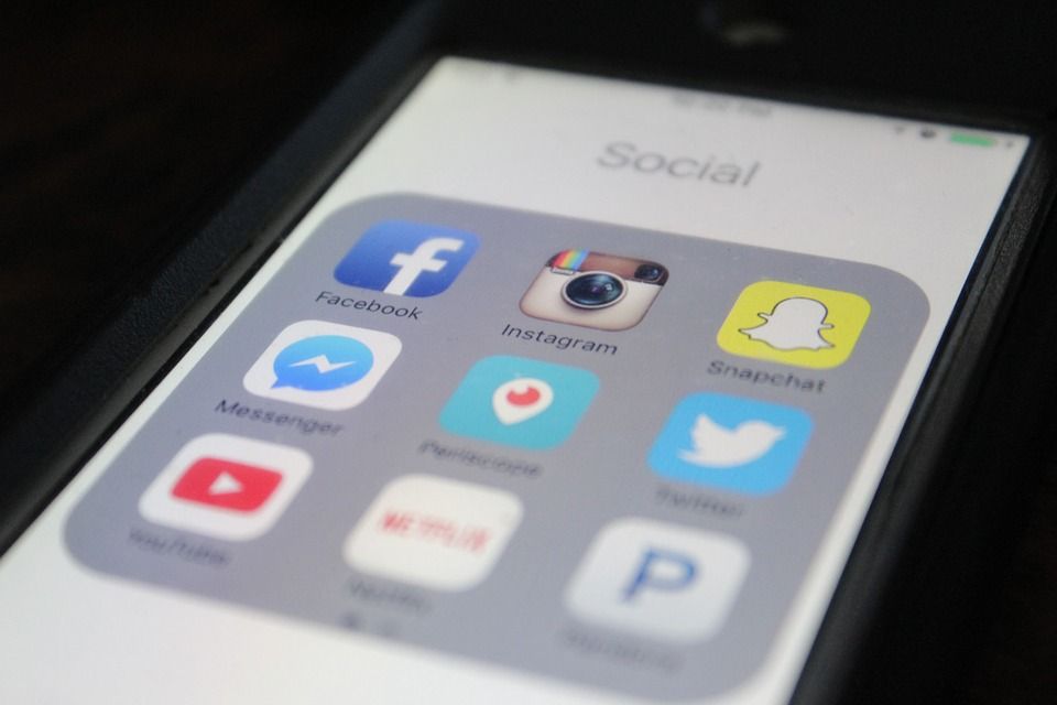 Segura a berinjela! Facebook e Instagram vão banir emojis 'assanhadinhos'