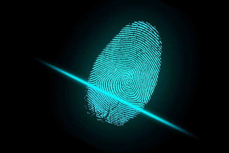 Hackers já podem desbloquear smartphones usando digitais tiradas de copo