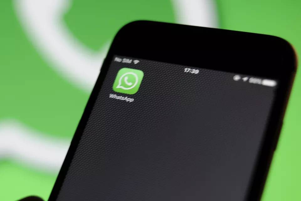 WhatsApp está drenando 40% da bateria de celulares, especialmente iPhones