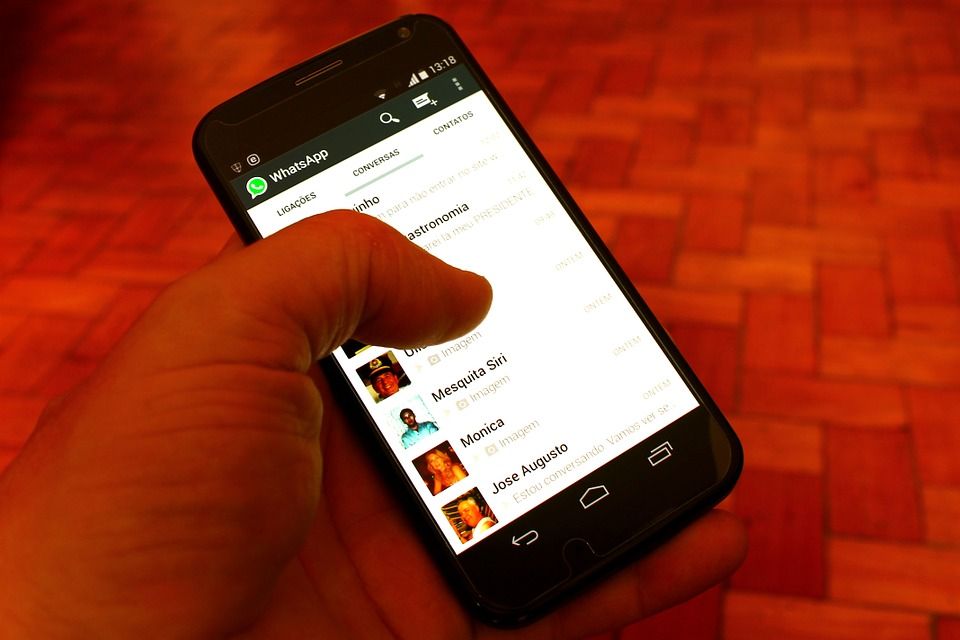 WhatsApp está banindo membros de grupos com nomes maliciosos