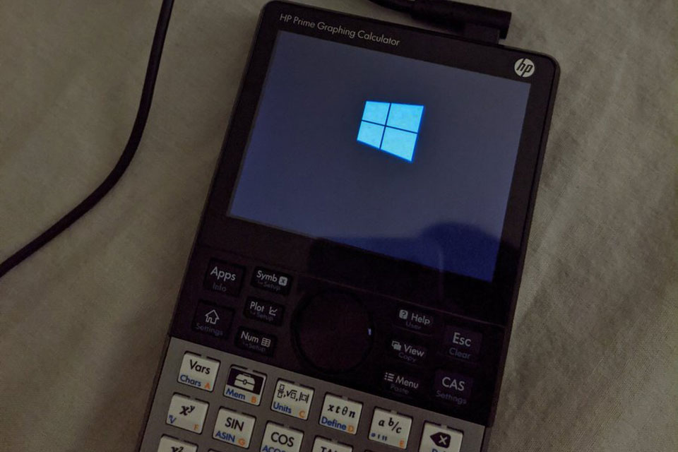 Programador tenta rodar Windows 10 em calculadora! Veja o resultado