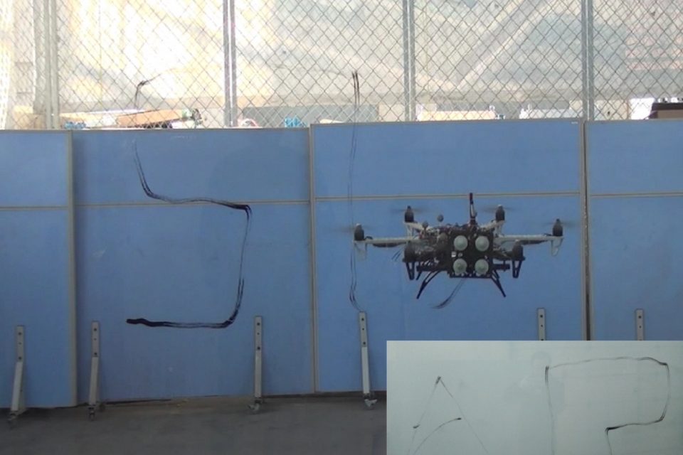 'Robô-drone' já troca lâmpadas e inspeciona arranha-céus