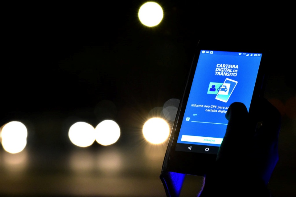 CNH digital vai ter avisos de multas, recalls e renovação