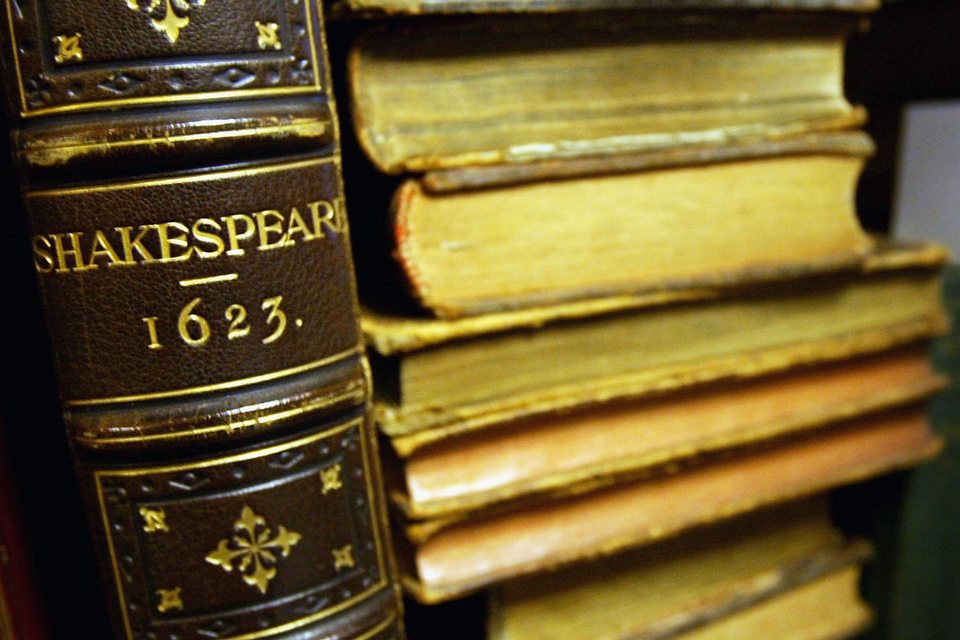 IA confirma que metade de uma peça de Shakespeare não é dele