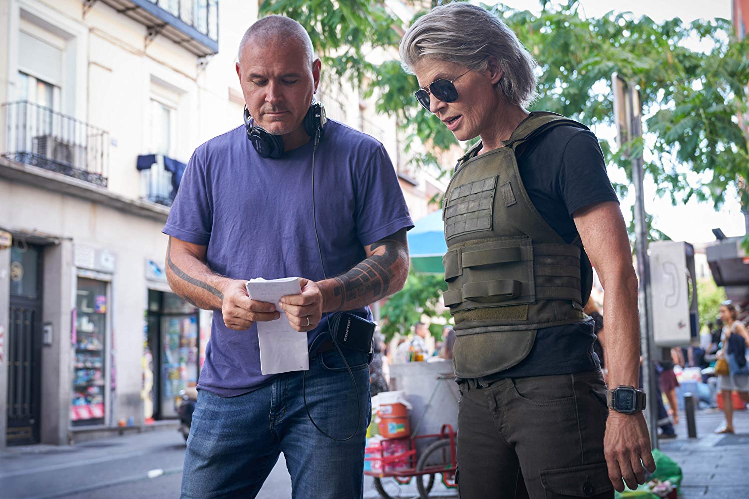 Linda Hamilton e Tim Miller nos bastidores de 'O Exterminador do Futuro: Destino Sombrio' (Fonte: IMDb/Reprodução)
