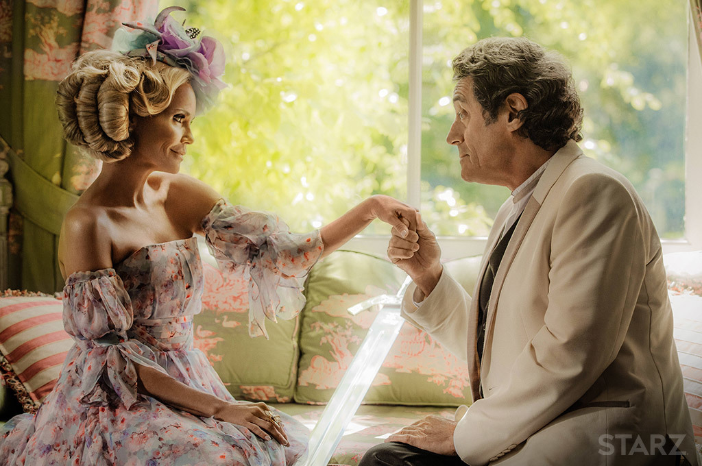 Kristin Chenoweth e Ian McShane em Deuses Americanos (Fonte: IMDb/Reprodução)