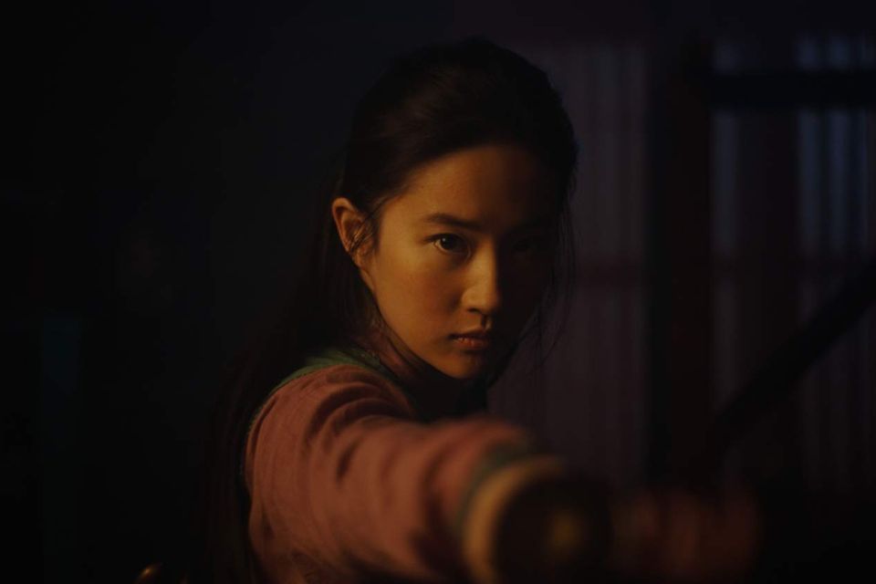 Novo trailer de Mulan mostra a lendária guerreira chinesa em ação