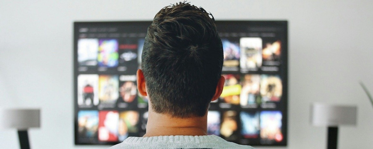 Imagem de: Deputados querem enquadrar Netflix e outras na lei da TV paga