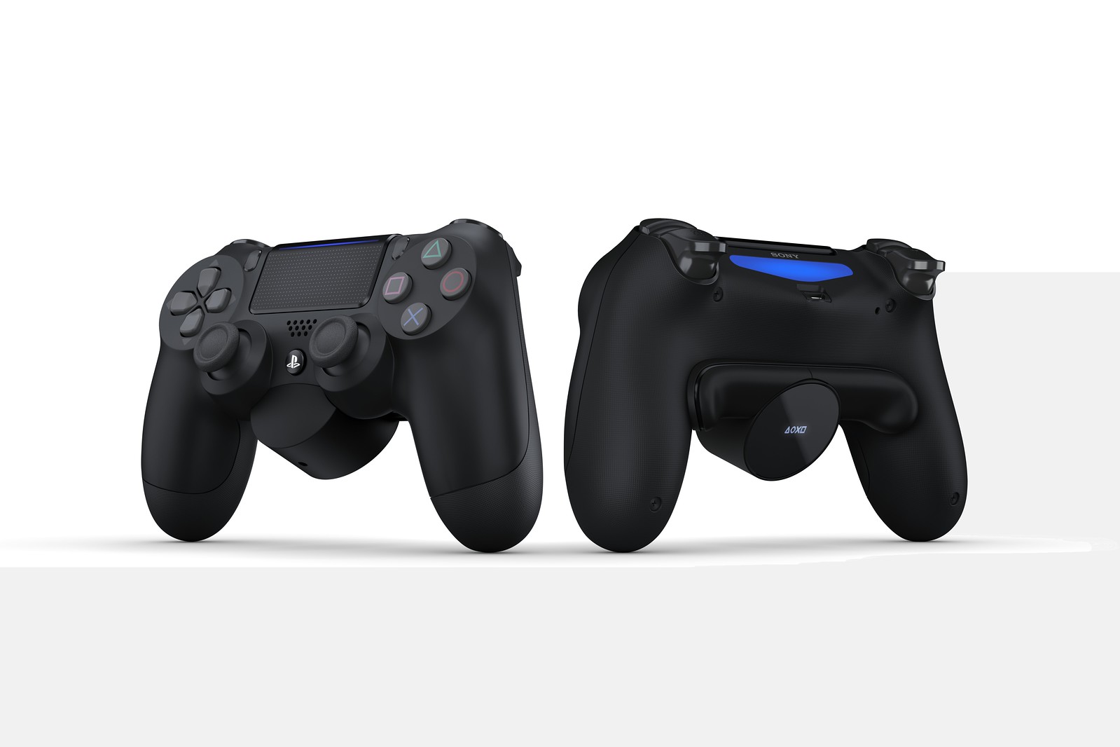 O acessório adiciona dois botões na parte traseira do DualShock 4 (Fonte: PlayStation.Blog/Reprodução)