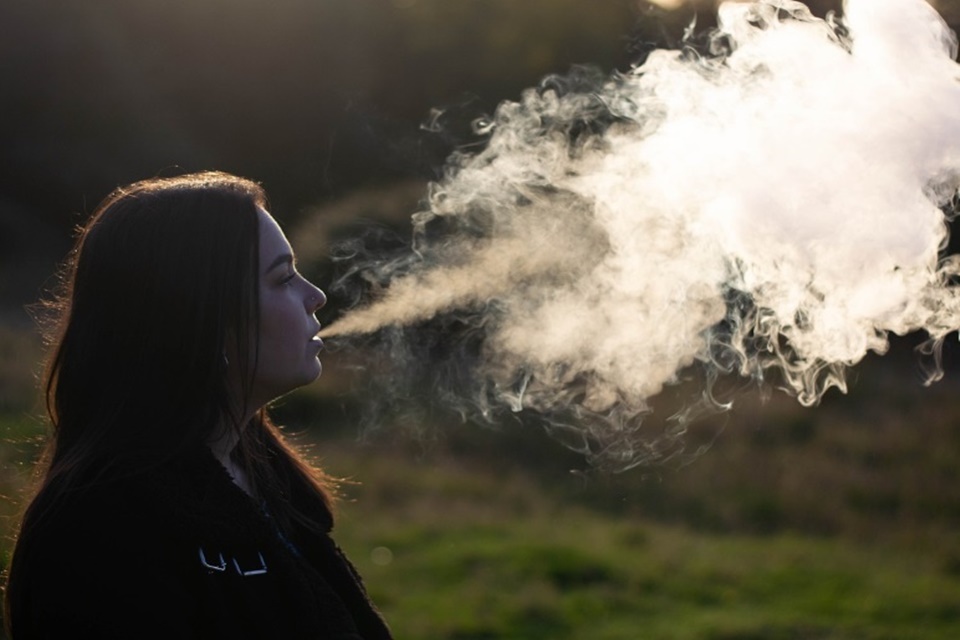 Facebook e Instagram banem influenciadores que anunciam armas e vape