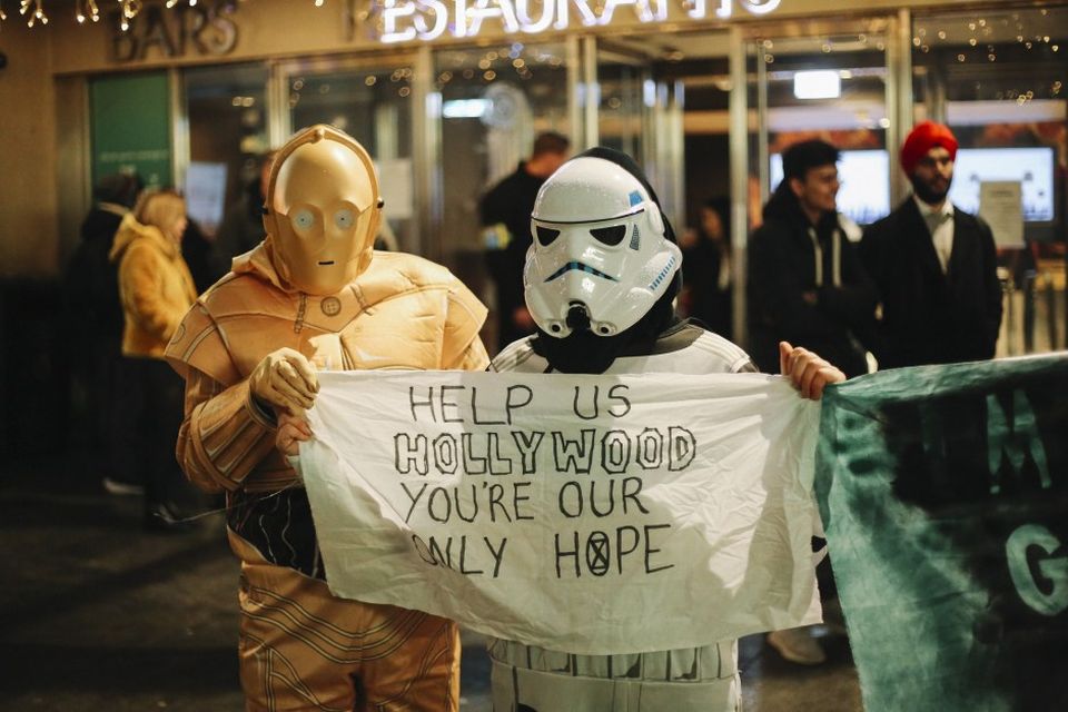 Pré-estreia de Star Wars em Londres é invadida por manifestantes