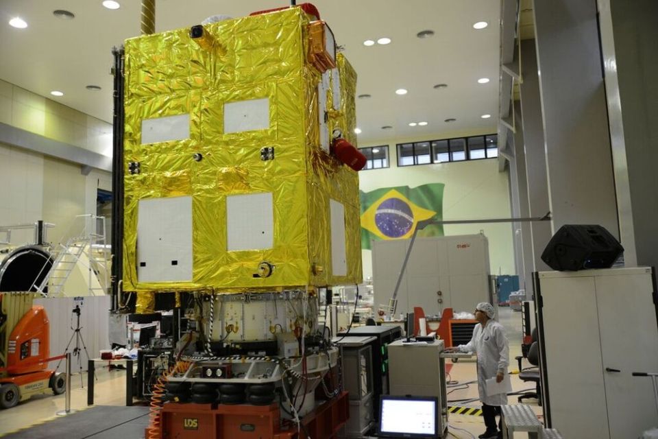 Brasil e China lançam 6º satélite em parceria para monitorar Amazônia