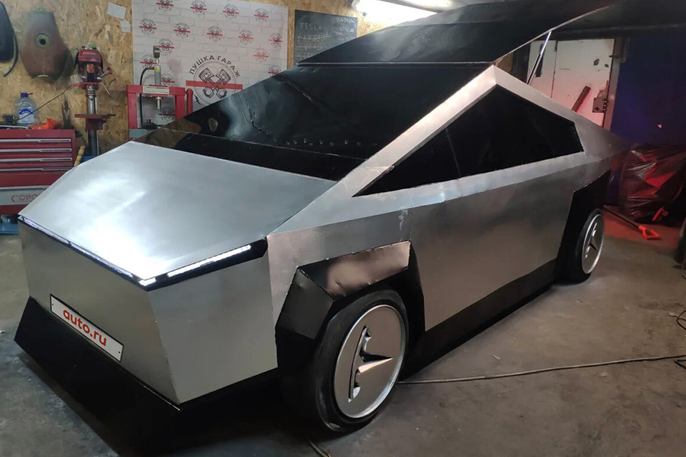 Tesla Cybertruck: dupla russa cria versão fake e barata da picape