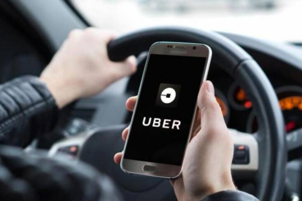 Justiça determina que Uber reintegre motorista expulso no RN