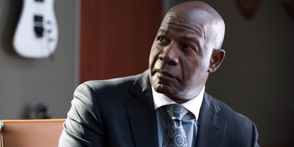 Dennis Haysbert será Deus na temporada final de Lucifer. (Fonte: TV Guide/Reprodução)