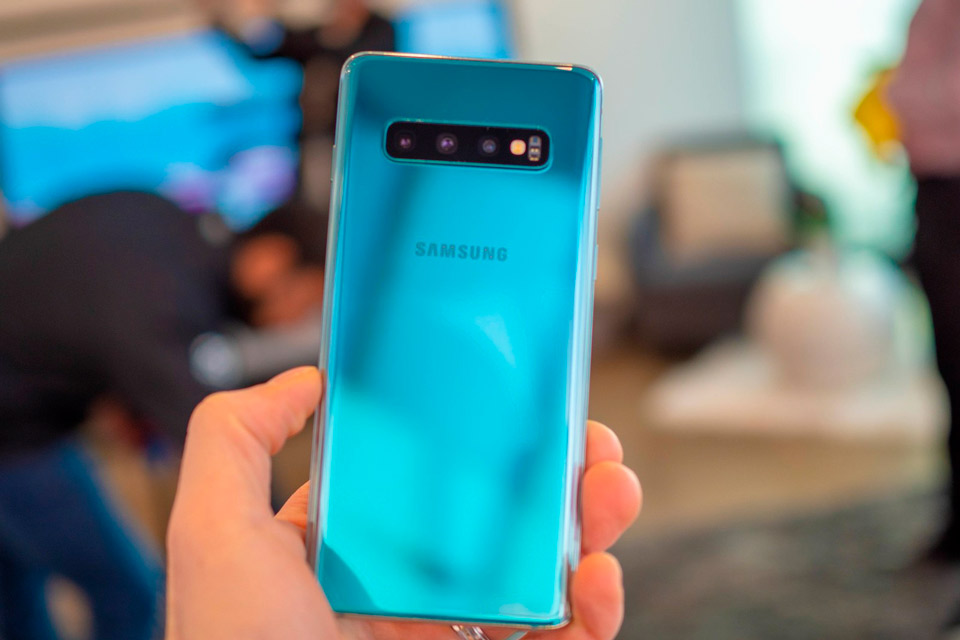 Imagem de: Galaxy S10 recebe primeiro update de segurança com Android 10