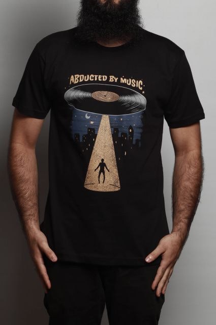 Imagem: Camiseta abducted by music