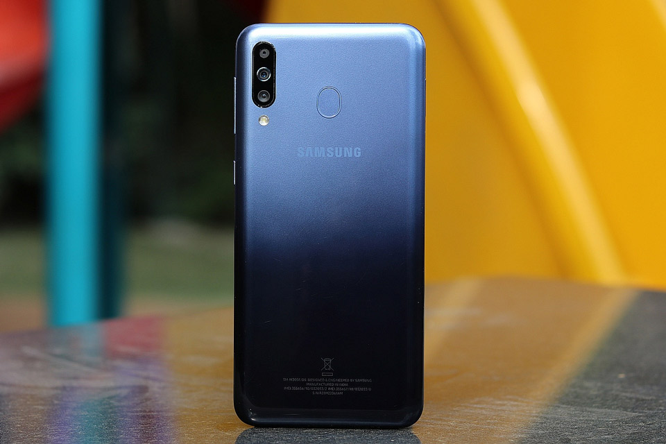 Imagem de: Galaxy A40s, intermediário da Samsung, começa receber Android 10
